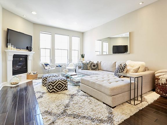 4th image of 10639 Woodbridge St Unit 306