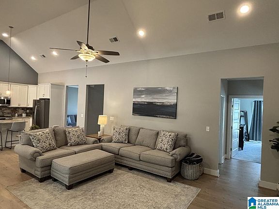 4th image of 305 Gray Fox Rd