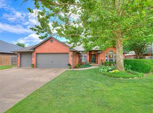 716 Harrier Hawk, Edmond, OK 73003