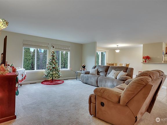 3rd image of 1340 Chatham Drive SE