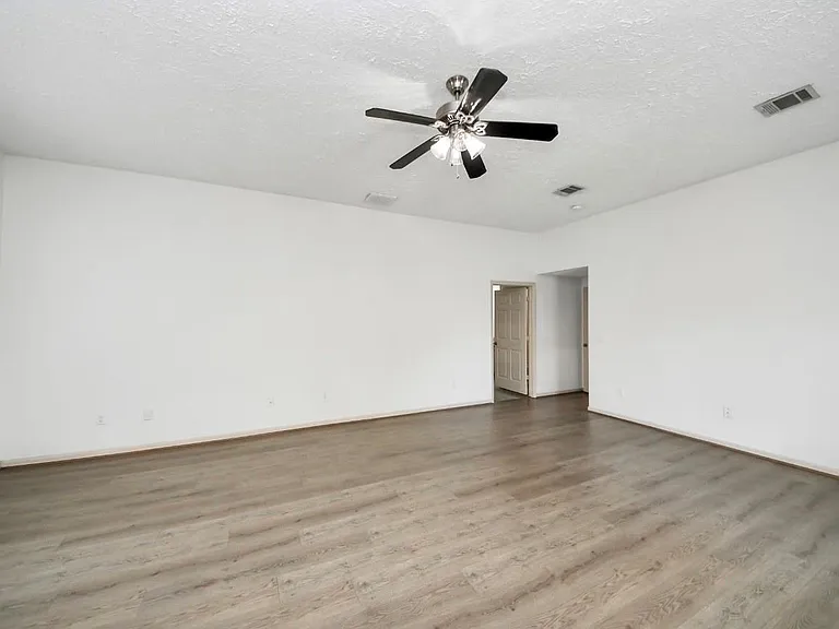 10535 Emnora Ln — Photo 17