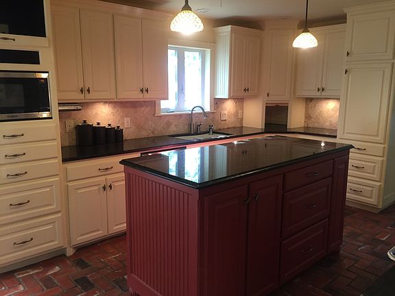 4th image of 4023 Oakhurst Dr