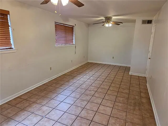 3 bed, 2.0 bath, 1600 sqft, $1,900 — Photo 2