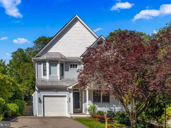 5000 Macarthur Ct NW, Washington, DC 20016