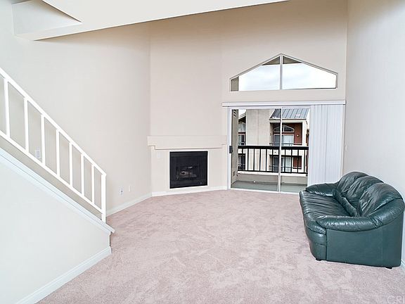 4th image of 5540 Owensmouth Ave APT 304