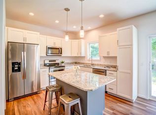 102 Luebke Ln, Oregon, WI 53575