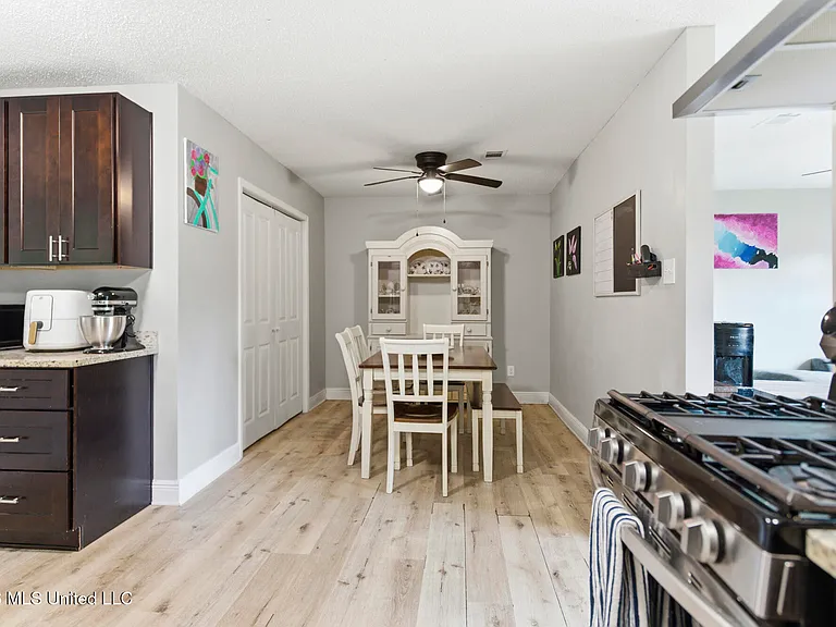 2616 W Angela Cir — Photo 13