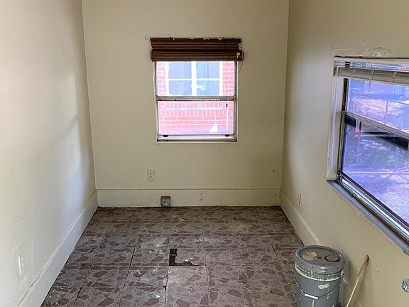 3rd image of 1353 Evergreen Ave