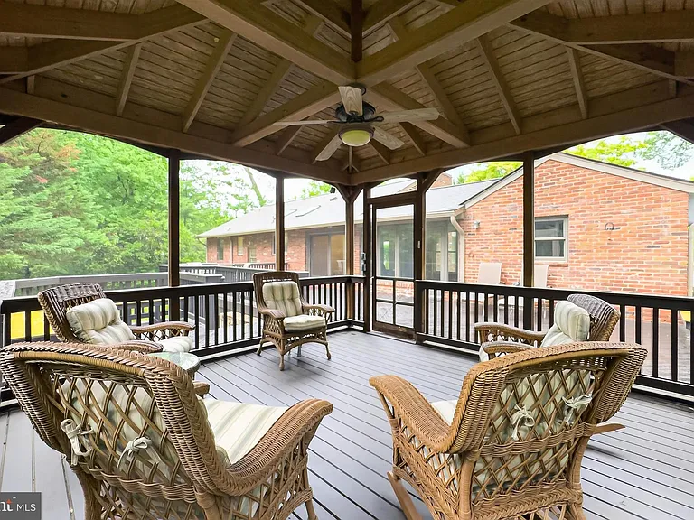 7614 Woodridge Cir — Photo 49