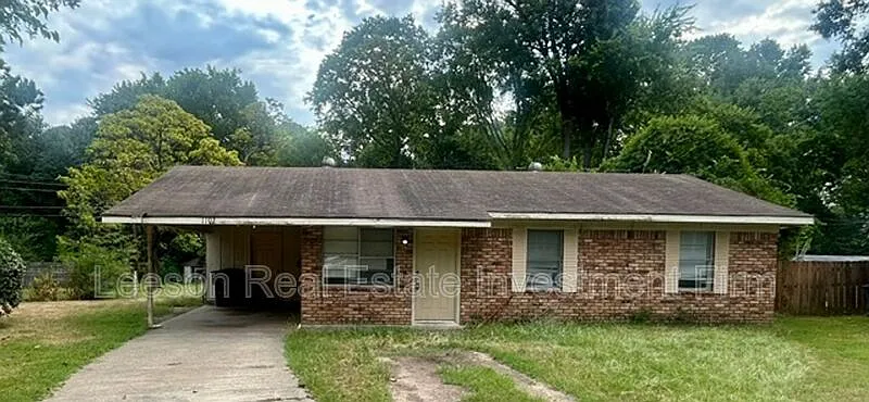 3 bed, 1.0 bath, 1050 sqft, $1,250 — Photo 3