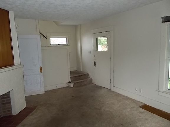 4th image of 695 Comstock St NW