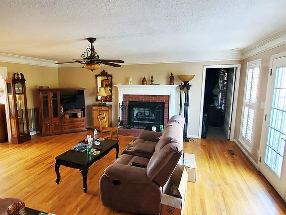 5th image of 134 Nelson Dr