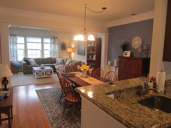 3rd image of 150 Southampton Dr