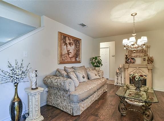5th image of 2104 Fort Bend Dr