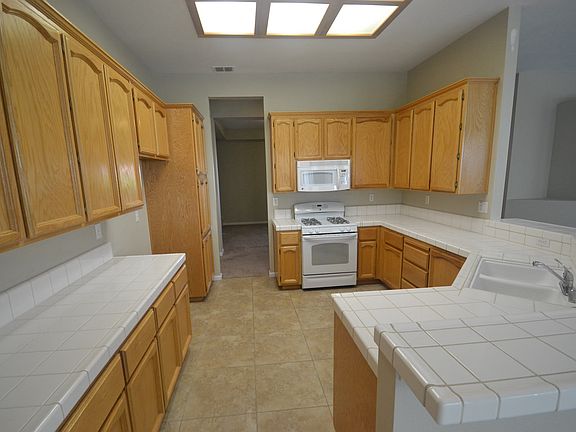 4th image of 8183 Kingsbridge Dr