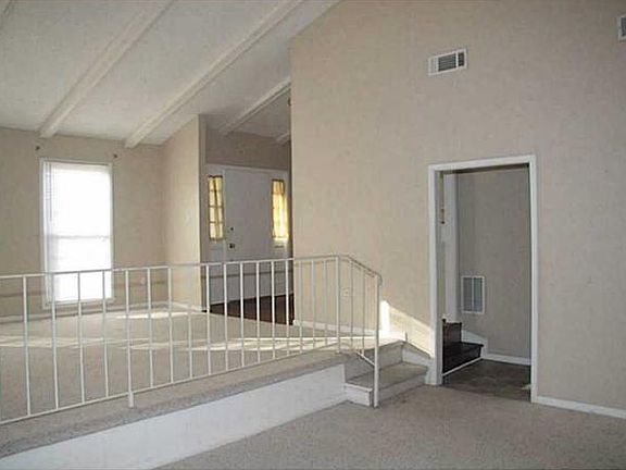 4th image of 531 Wright Ave