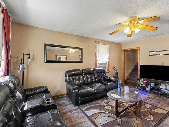 5th image of 908 W Lapeer St
