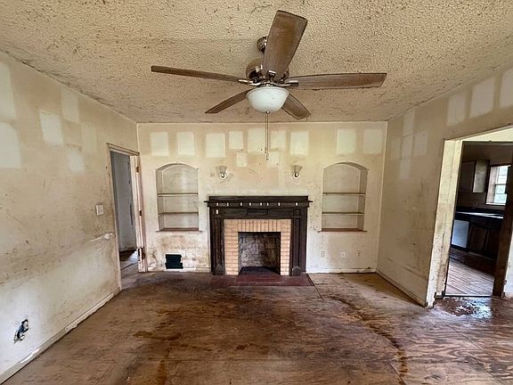 3rd image of 134 Pinewood Ave