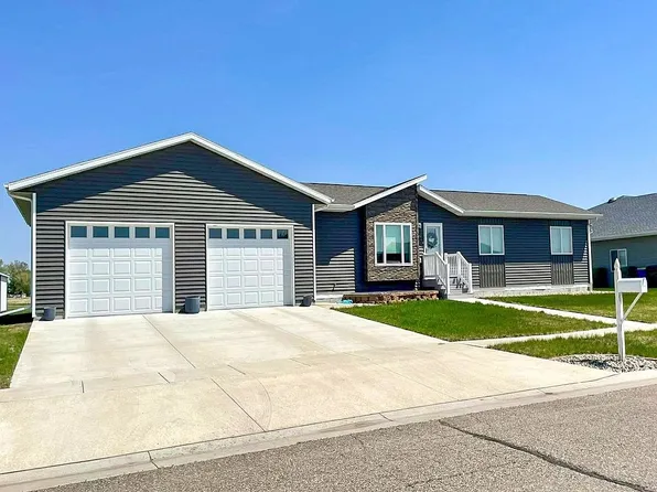 2590 Prairie Eagle Cir E, Huron, SD 57350
