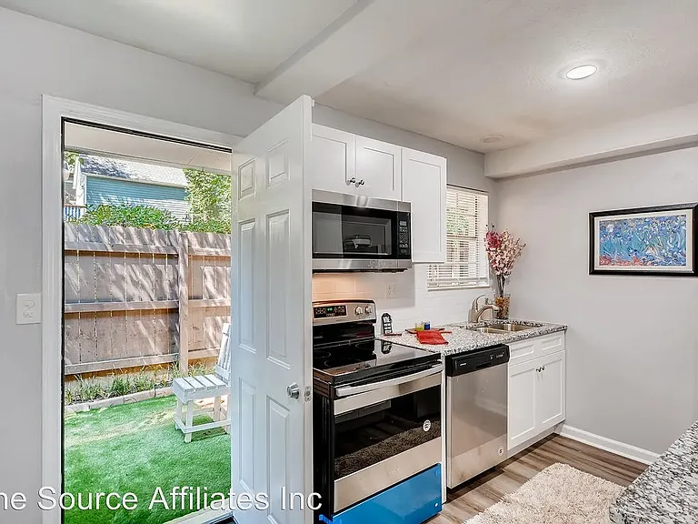 625 Coleman St — Photo 3