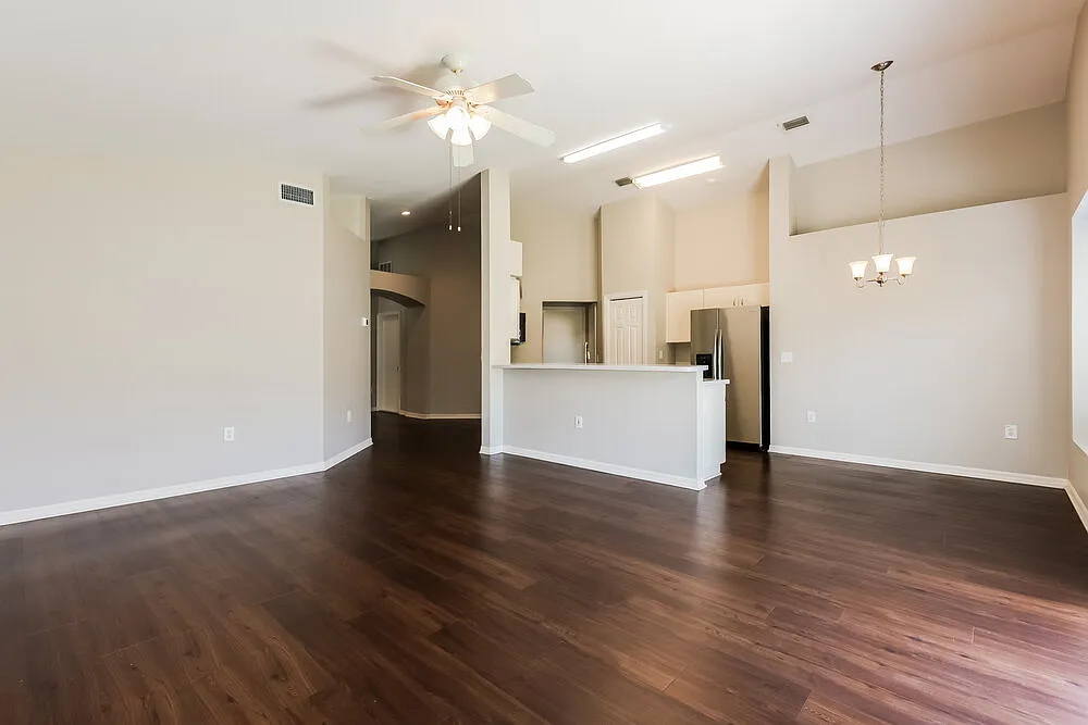4 bed, 2.0 bath, 1516 sqft, $3,360 — Photo 4