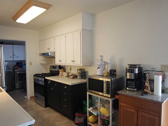 5th image of 1011 W Washington Ave