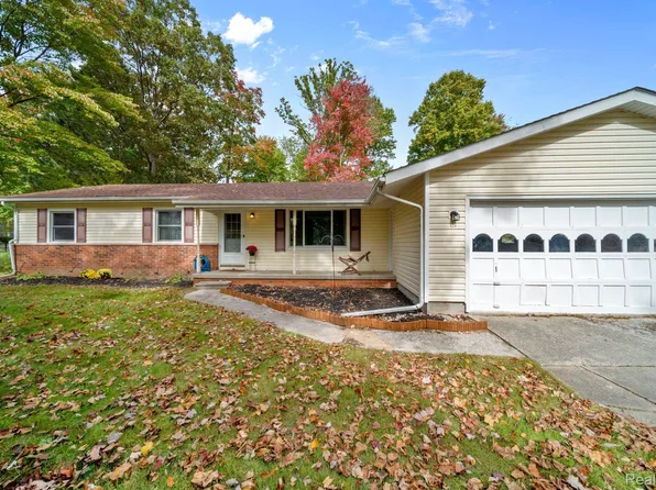 4752 Lorwood Dr, Kimball, MI 48074