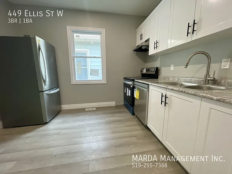 449 Ellis St W — Photo 7