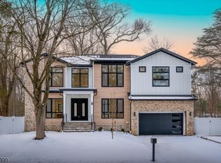 83 Falcon Rd, Livingston, NJ 07039