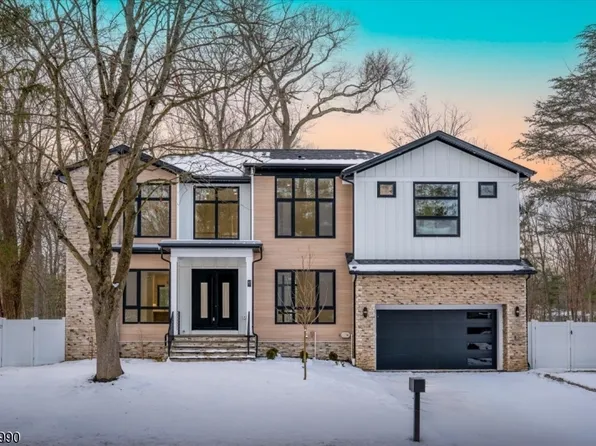 83 Falcon Rd, Livingston, NJ 07039