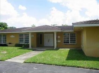19161 Royal Birkdale Dr, Hialeah, FL 33015