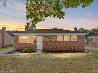 32607 Warner Dr, Warren, MI