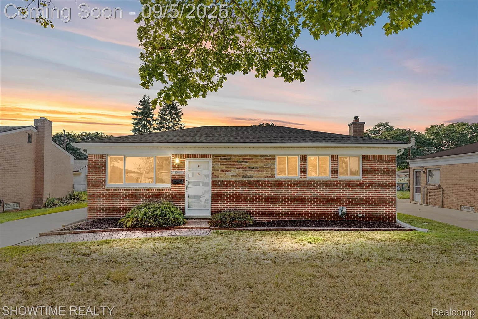 32607 Warner Dr photo 1