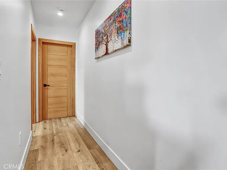 6902 Corbin Ave — Photo 6