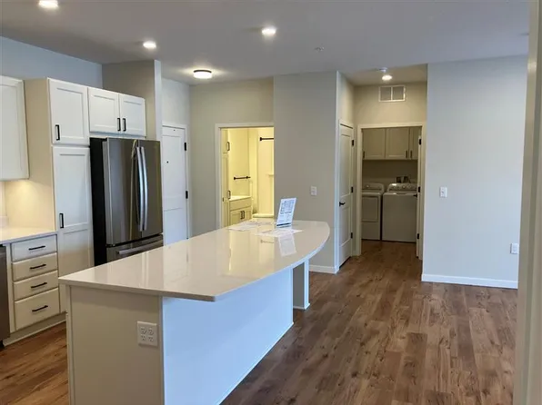 2350 Harbor Pl #112, Mound, MN 55364