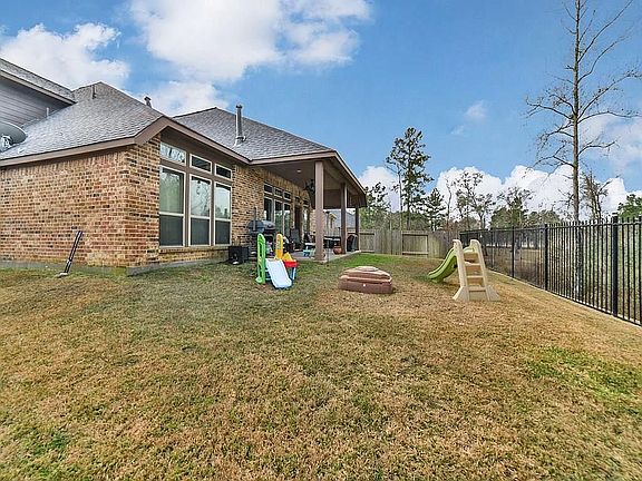 3rd image of 150 Pine Crest Cir