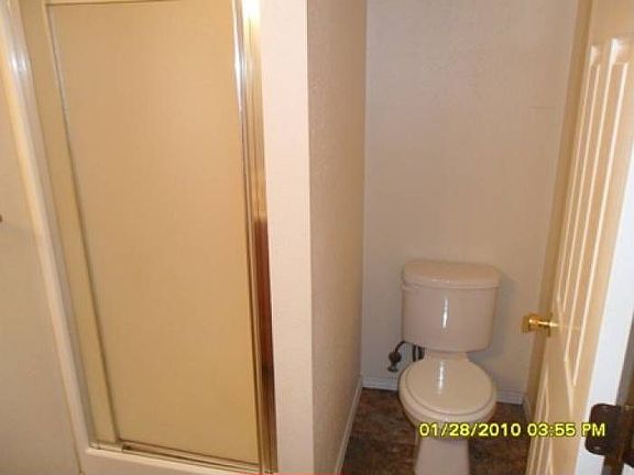 4th image of 10006 Des Moines Memorial Dr