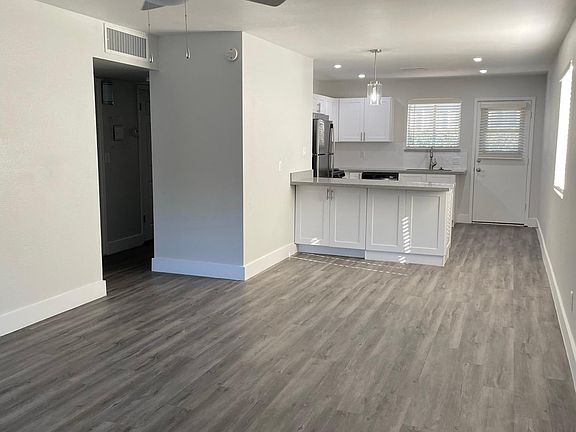 2nd image of 927 W Highland Ave APT 4
