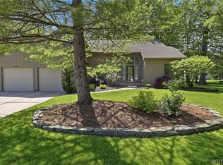 12 Skylark Ct, East Amherst, NY 14051