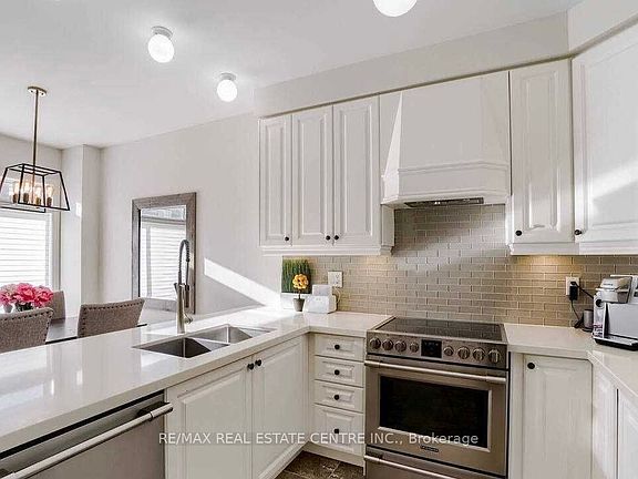 5th image of 5 Blackberry Valley Cres