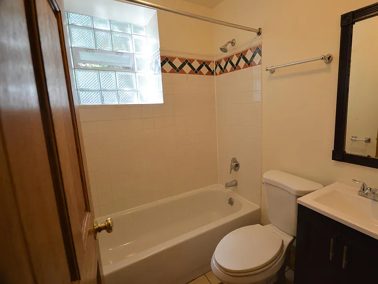 3800 N Greenview Ave #1 — Photo 17
