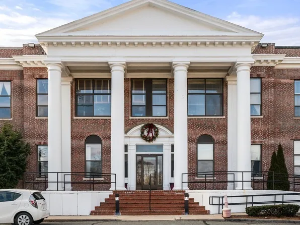 90 Sea St APT 212, Weymouth, MA 02191