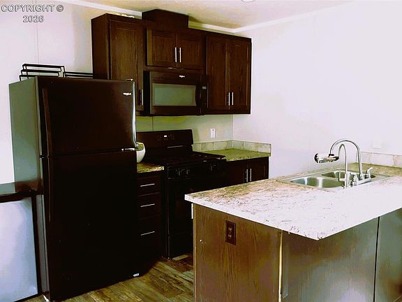 5th image of 722 E 3rd St