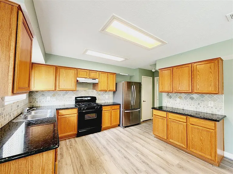 3115 Astor Ct — Photo 9
