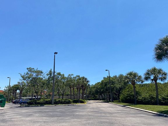 4th image of 4021 Crockers Lake Blvd