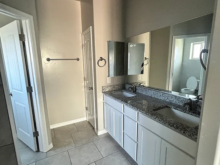2925 N Central St — Photo 12