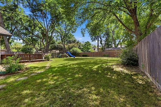 4th image of 709 Lexington Dr