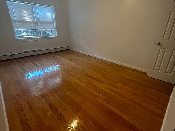 4th image of 14464 Roosevelt Ave Floor 3