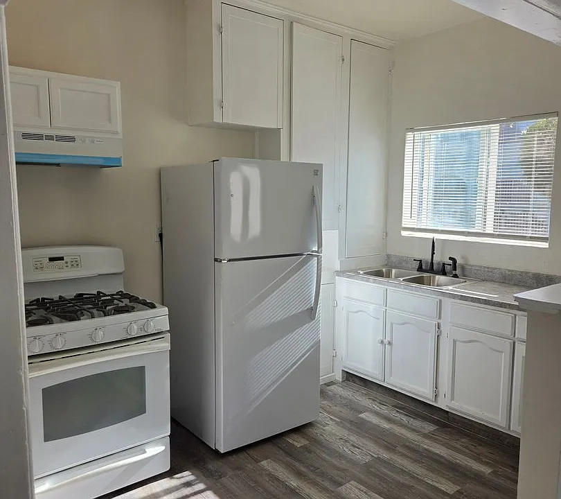 439 W Cowles St #1