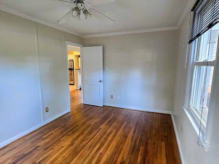 2211 Bernard St — Photo 12